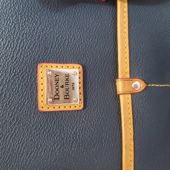 Dooney and Bourke blue pebbled leather bag - Picture 2 of 9